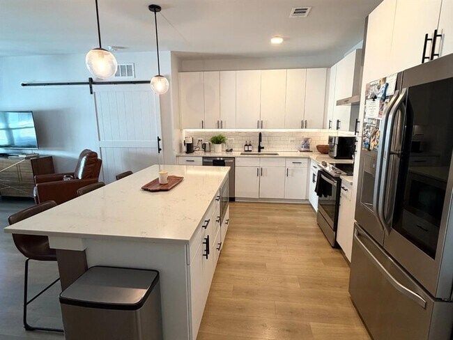 Foto del edificio - 3101 Govalle Ave