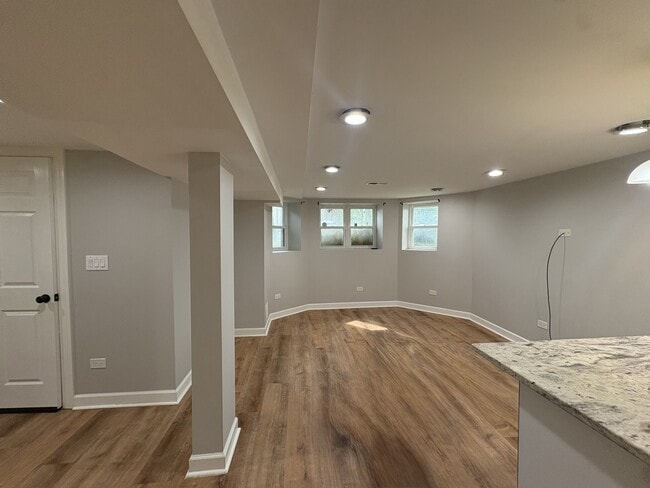 Building Photo - 6510 S St Lawrence Ave