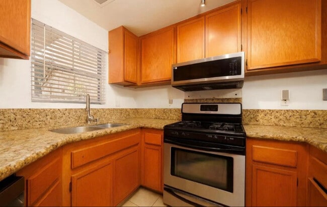 Building Photo - 9205 Camino Del Verde