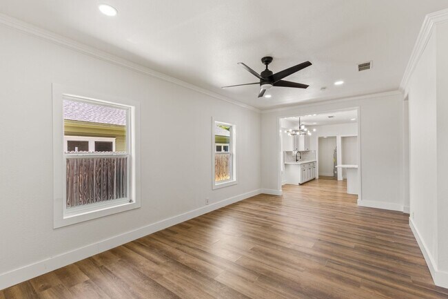 Building Photo - 418 Lillian St