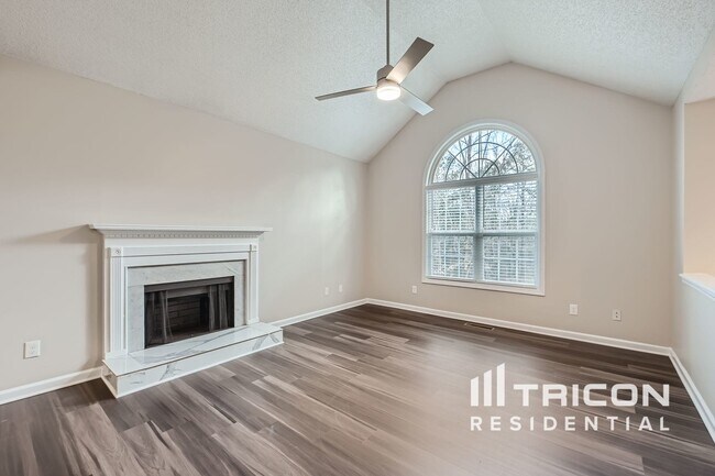 Foto del edificio - 5772 Shoal Creek Dr