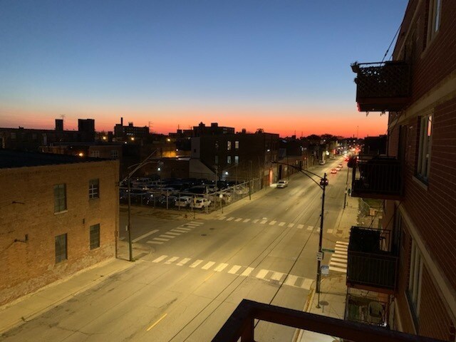 Foto del edificio - 2158 W Grand Ave