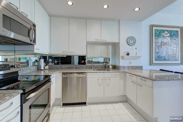 Building Photo - 100 Carlyle Dr