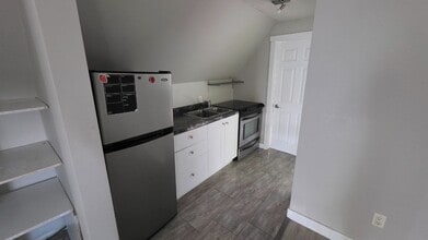 Building Photo - 11 Storey Rd W