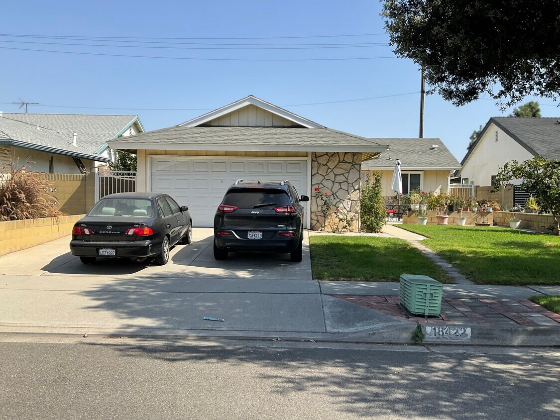 Primary Photo - 18422 De Bie Ave