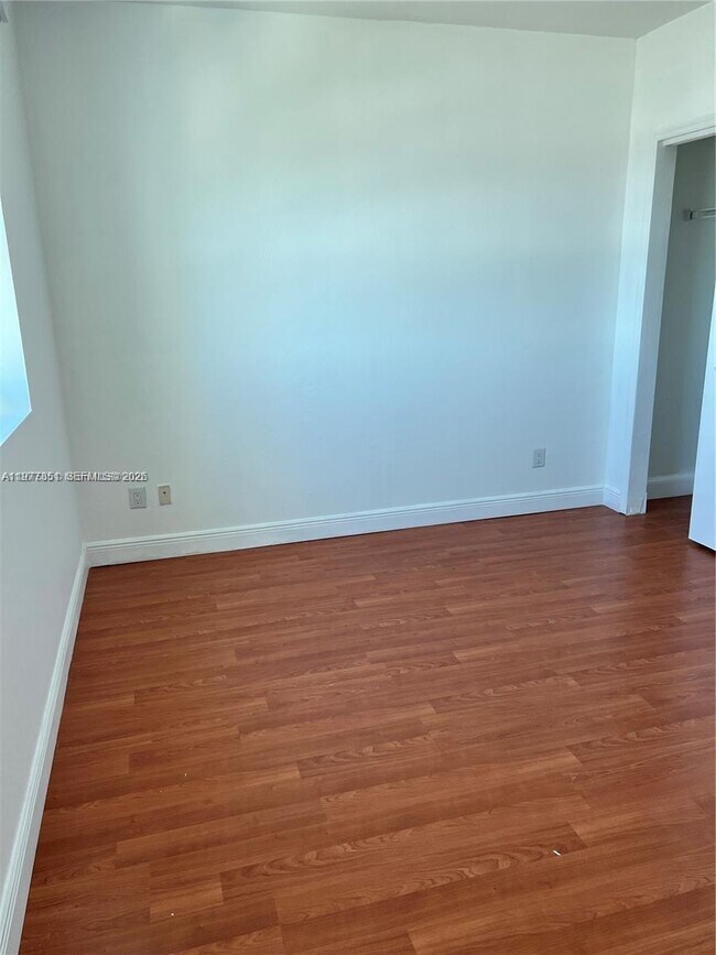 Building Photo - 14951 Royal Oaks Ln