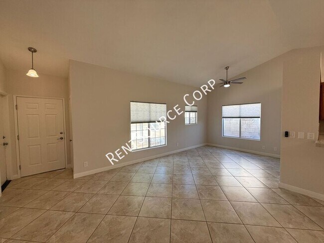 Foto del edificio - 2501 Summerchase Ave