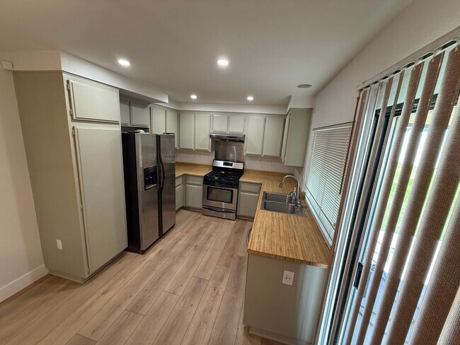 Foto del edificio - 3424 Pickwick St