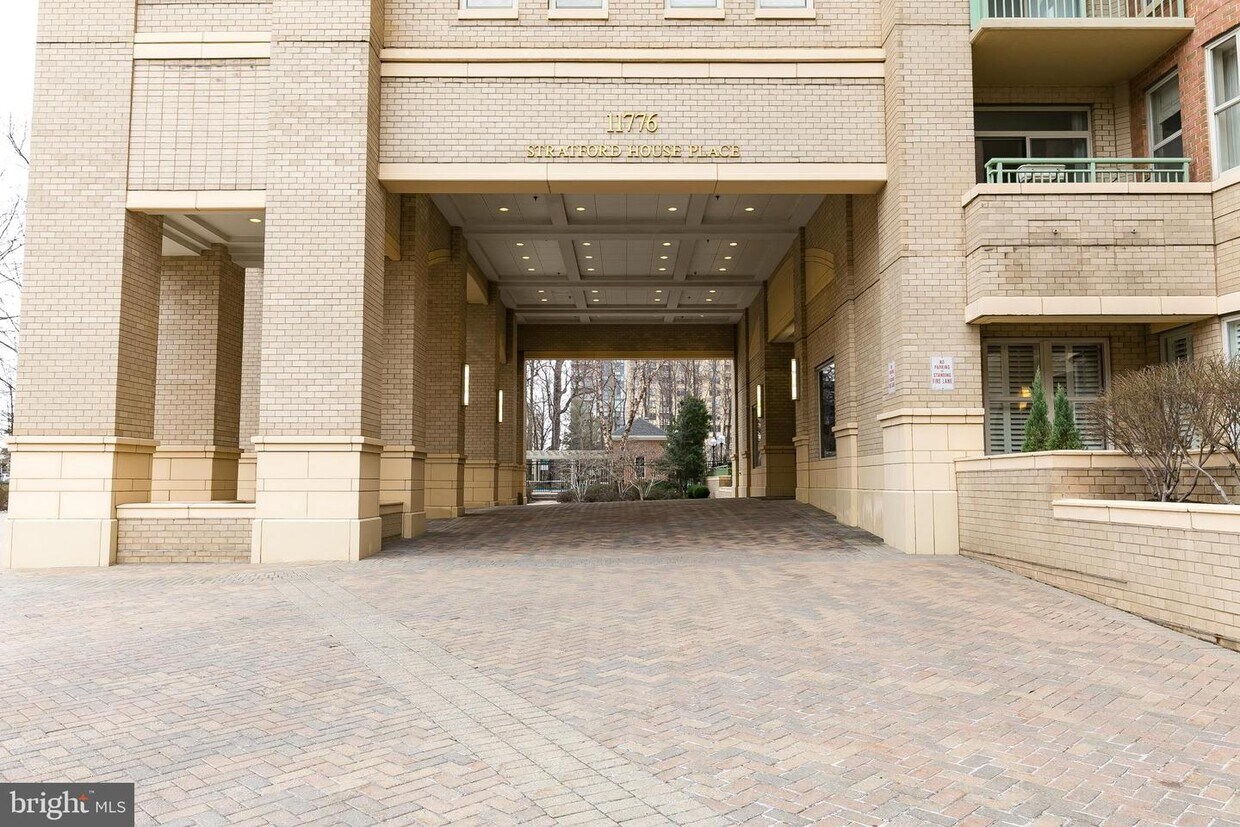 11776 Stratford House Pl Unit 1401, Reston, VA 20190 Room for Rent in