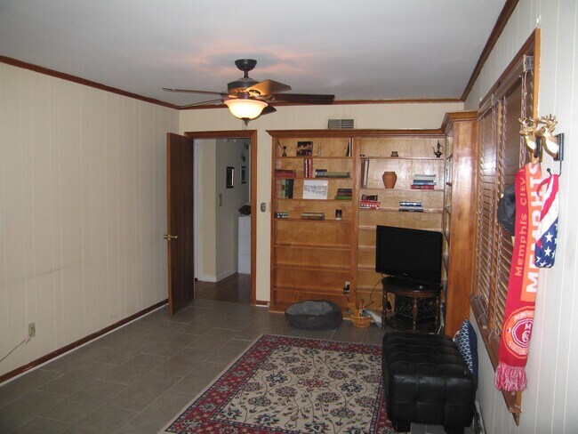 Building Photo - 5055 Howard Pl