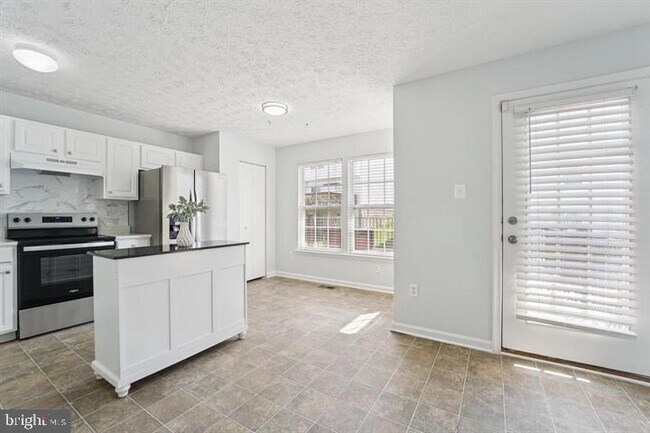 Foto del edificio - 11 Gemstone Ct