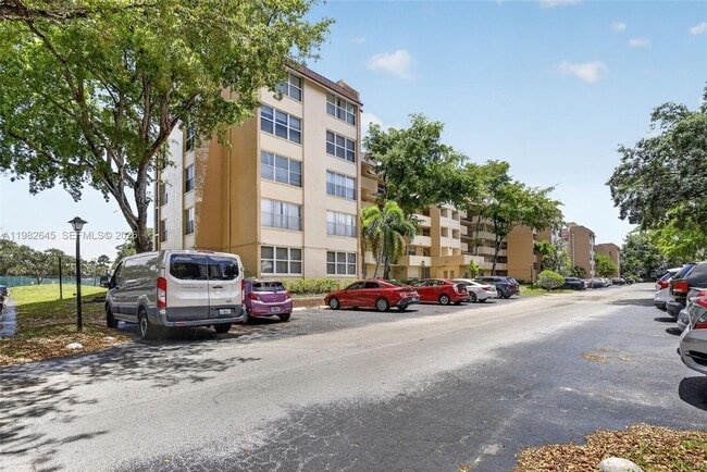 Foto del edificio - 3751 Environ Blvd