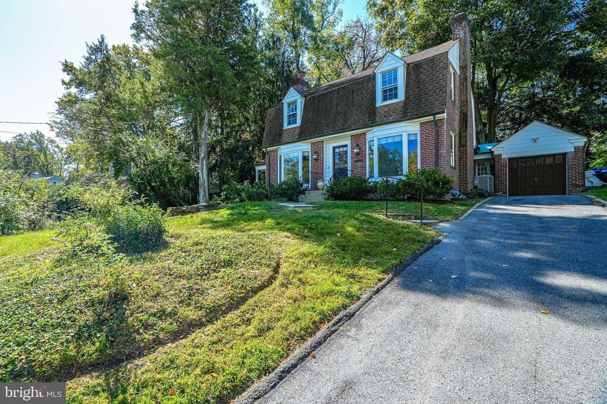 Primary Photo - 4704 Broad Brook Dr