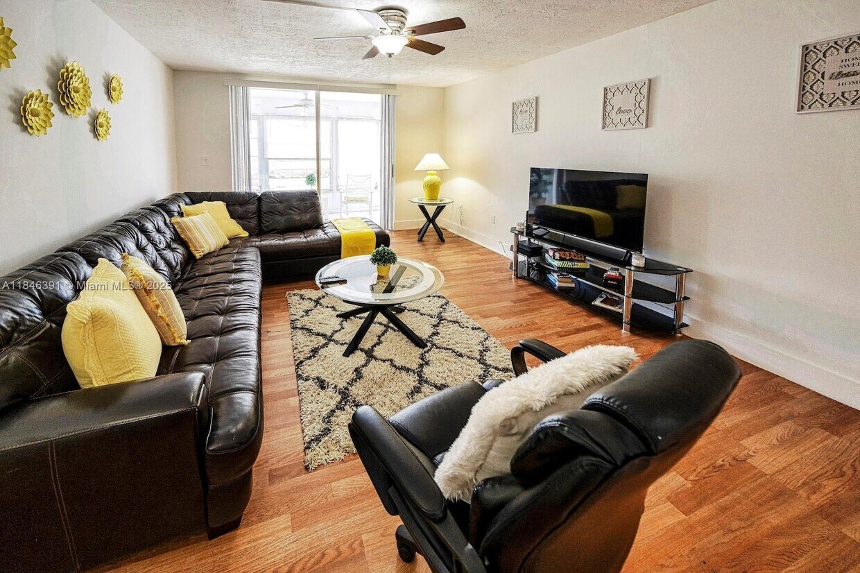 Foto principal - 7300 NW 17th St