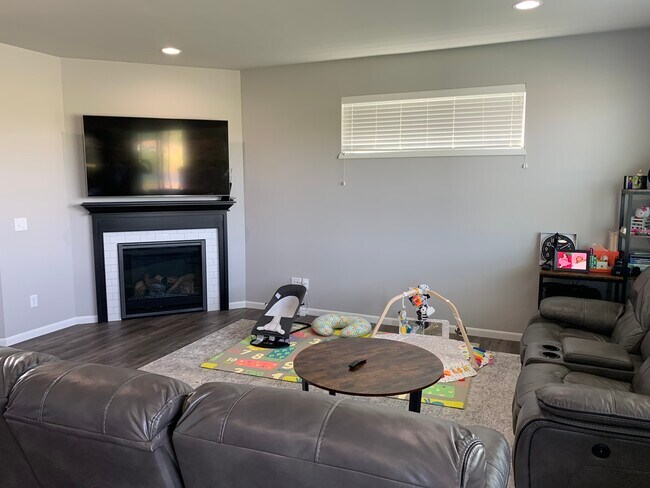 Foto del edificio - 5608 Levitan Ln