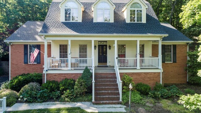Foto del edificio - Five Bedroom Home