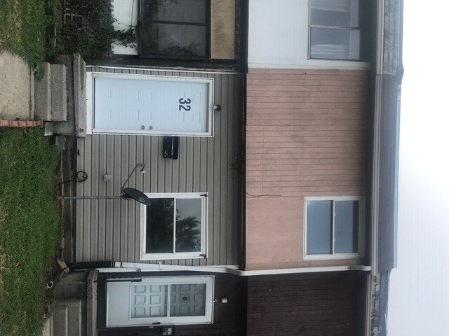 Primary Photo - 1 Turf Ln