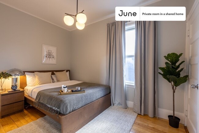 Building Photo - Room in Shared 4 bed/2 bath home in Savin Hill