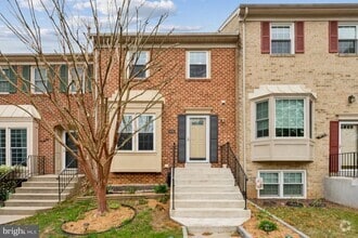 Building Photo - 9769 Lakepointe Dr