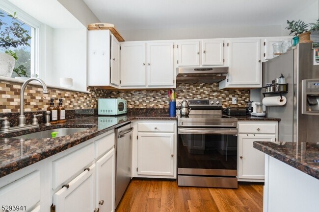 Building Photo - 22 Bradovra Ct