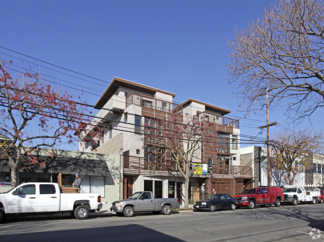 Primary Photo - Cambridge Plaza