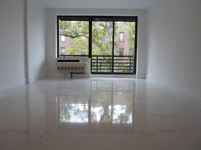 Foto del edificio - 27-53-53 Crescent St