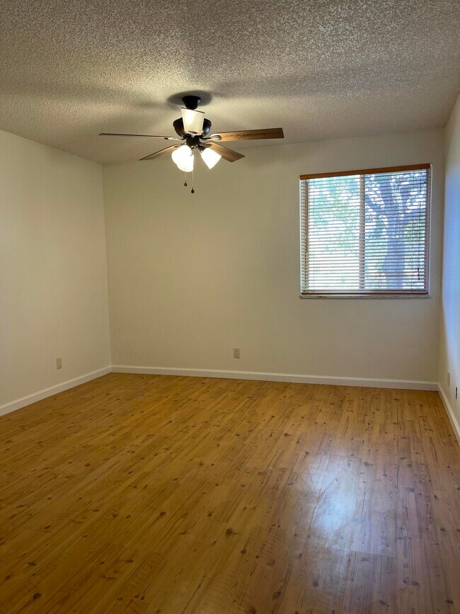 Foto del edificio - 1829 Fairview Villas Dr