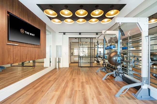 Gimnasio - The Whit