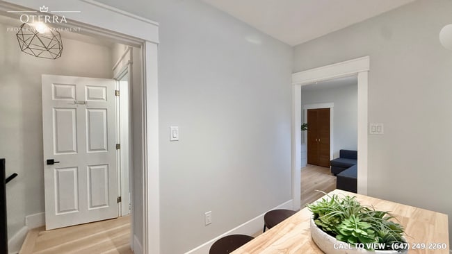 Building Photo - 251 Silverthorn Av