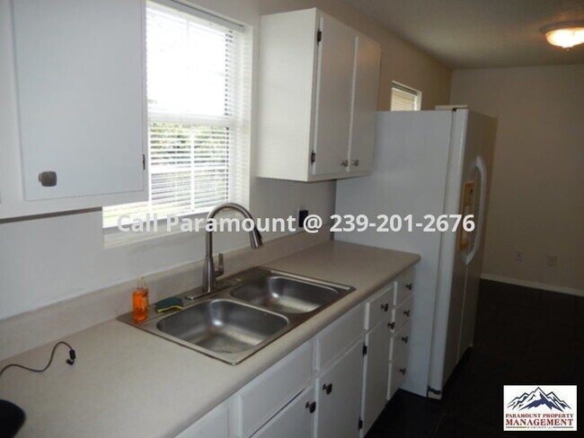 Foto del edificio - Won't Last Long!  Unique Lehigh Home with Fenced Yard