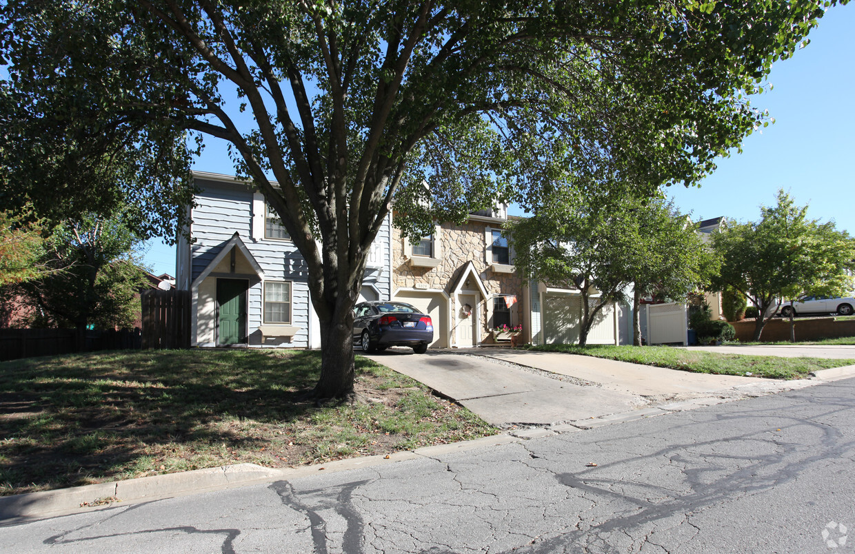 Building Photo - Stone Meadows