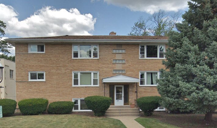 Primary Photo - 332 E Burlington St