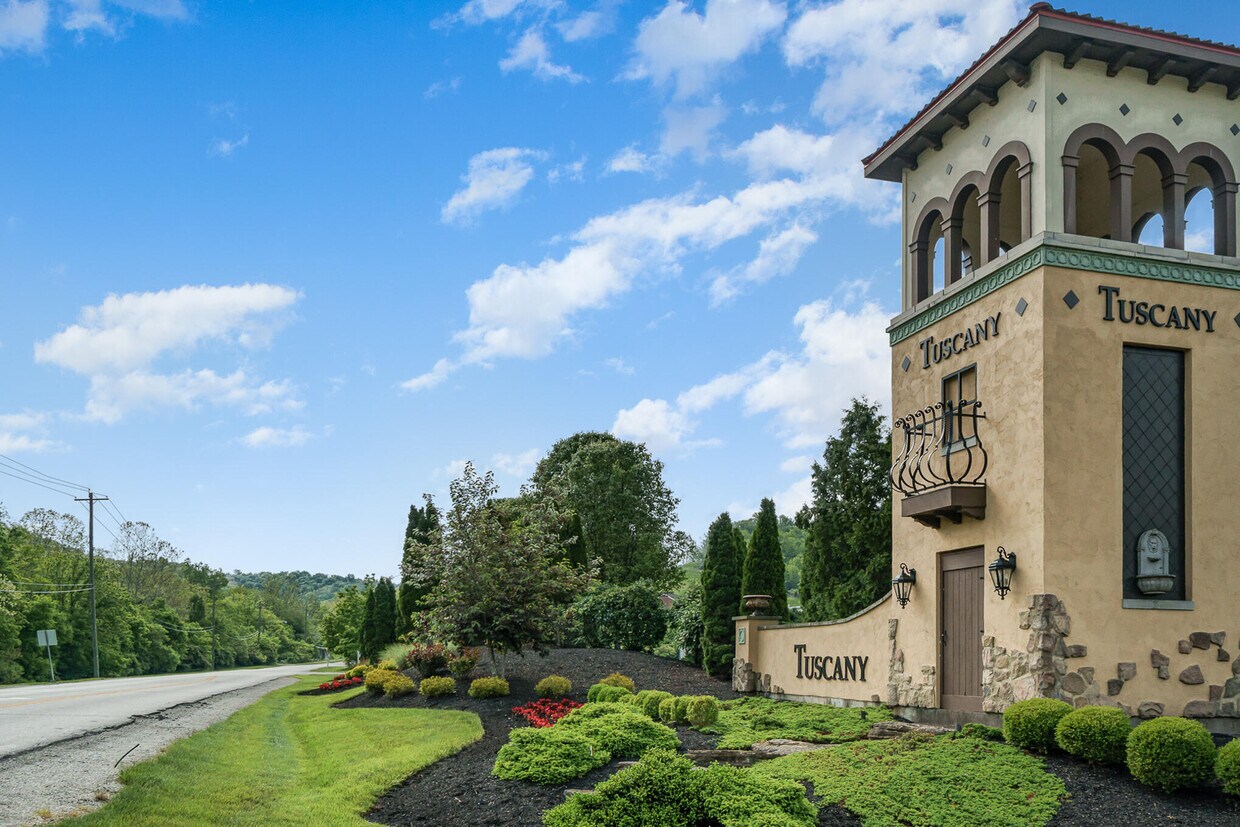 2215 Rolling Hills Dr, Covington, KY 41017 Condo for Rent in