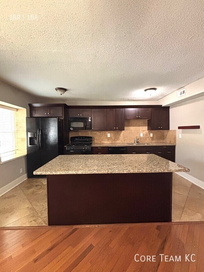 Foto del edificio - 4328 Roanoke Pkwy