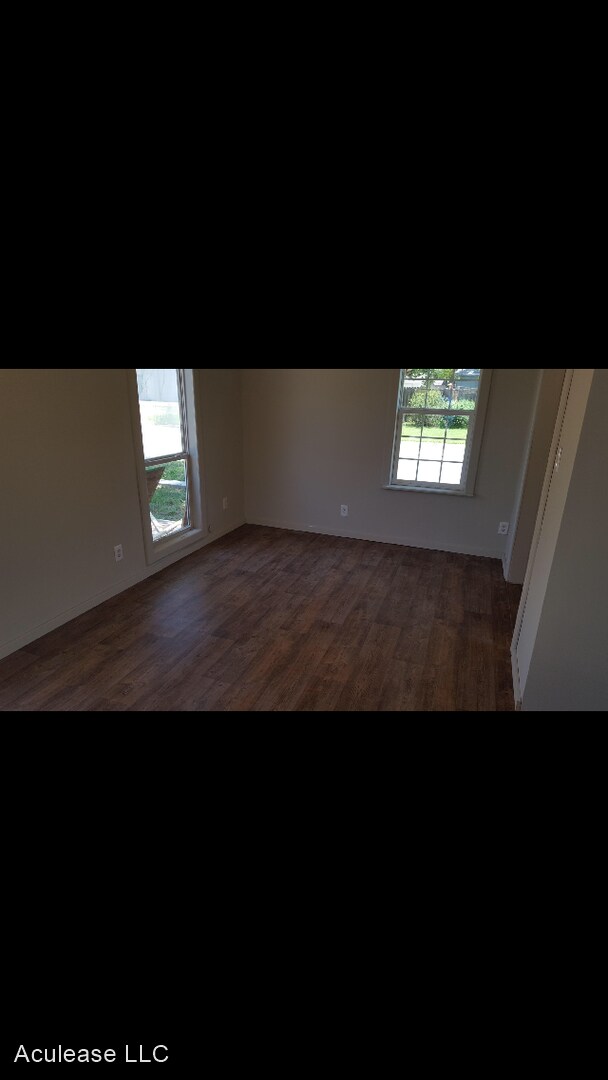 Foto del edificio - 3 br, 1 bath House - 1020 E 8th