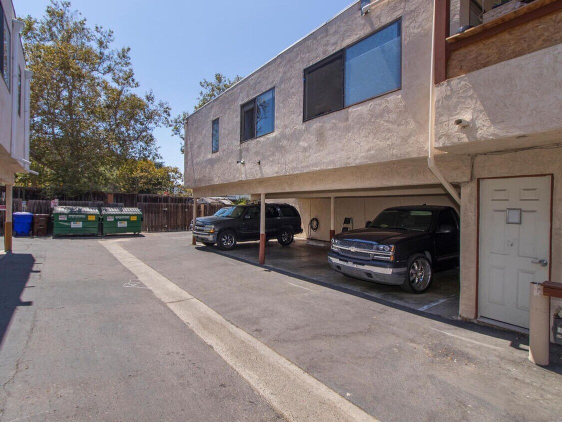 Building Photo - 109 Avenida Las Brisas