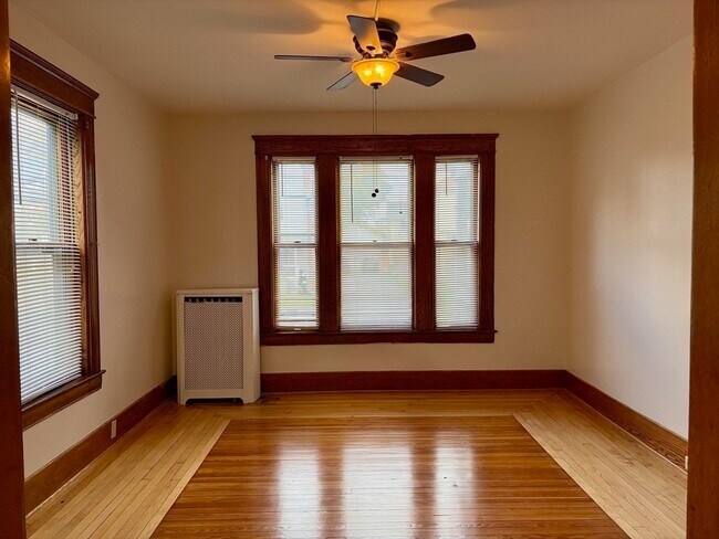 Foto del edificio - 271-273-273 Pleasant St