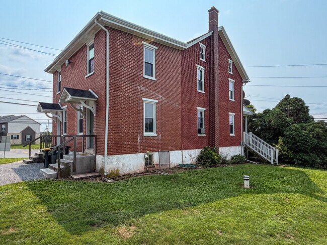 Foto del edificio - 504 Fivepointville Rd