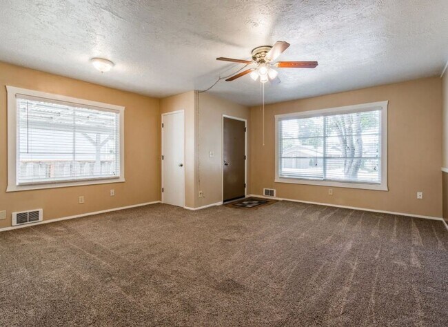 Foto del edificio - 410-12 Harrison St, Newberg