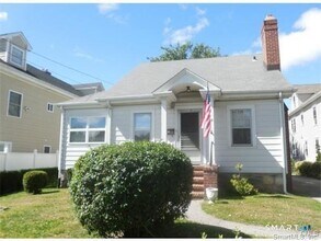 Building Photo - 28 Hobbie St