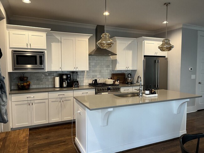 Building Photo - Coming In May! Gorgeous Charming High-End ...