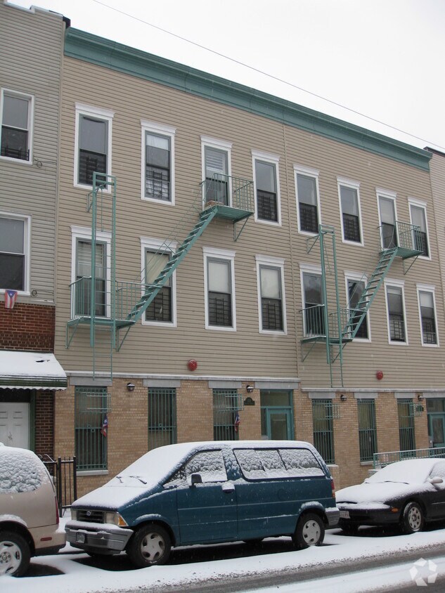 Foto del edificio - 229 Troutman St