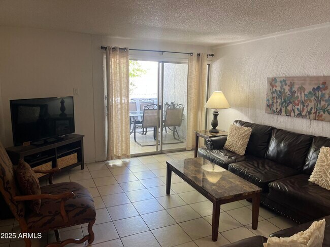 Foto del edificio - 3313 N 68th St