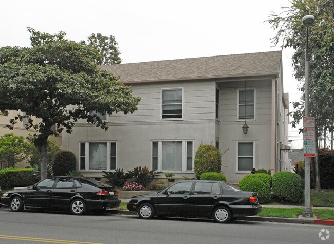 Foto del edificio - 360 S Doheny Dr