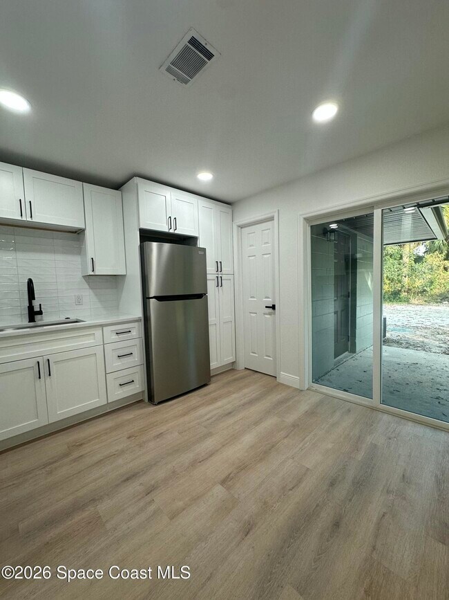 Foto del edificio - 328 Bay Ave