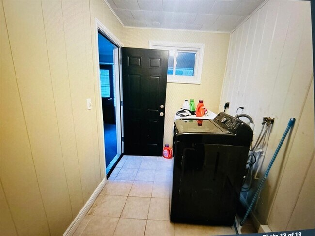 Building Photo - 11 Doane St