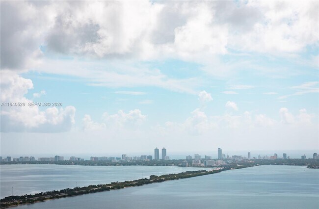 Foto del edificio - 700 NE 26th Ter