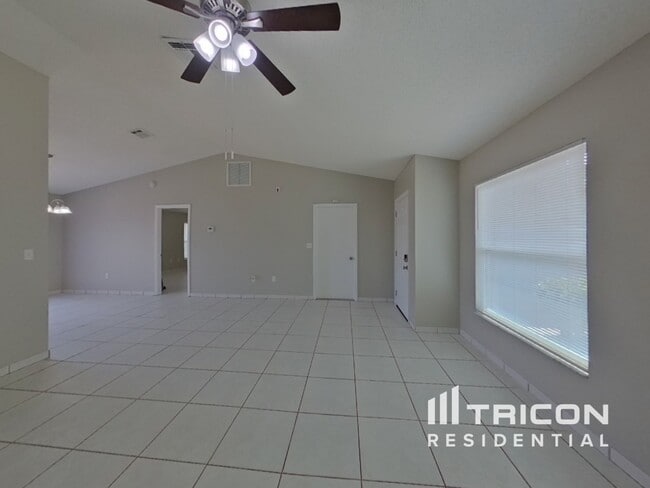 Building Photo - 635 Baldwin Dr