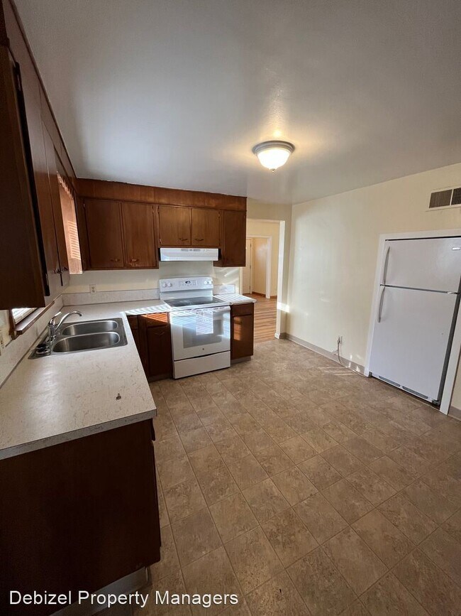 Foto del edificio - 3 br, 1 bath House - 411 2nd Ave