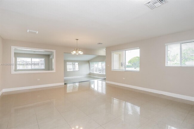 Building Photo - 2041 Acapulco Dr